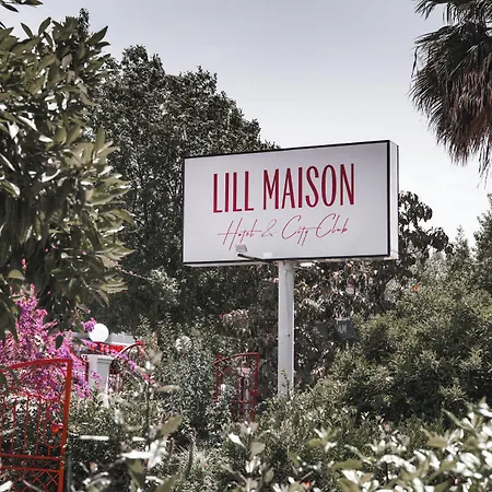 Lill Maison & Club Szálloda 3*