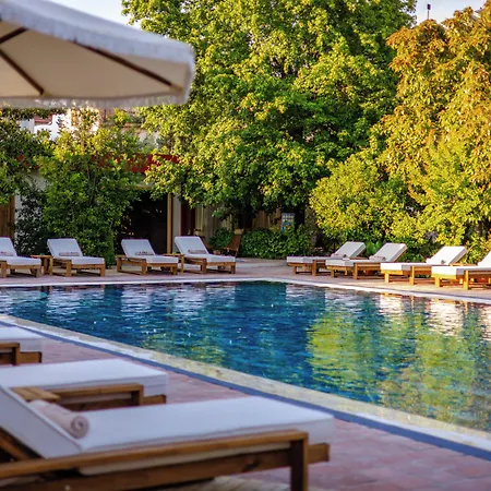 Lill Maison & Club Szálloda 3*