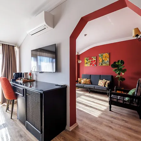 Lill Maison & Club Hotel 3*