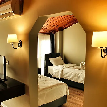 Lill Maison & Club Szálloda 3*